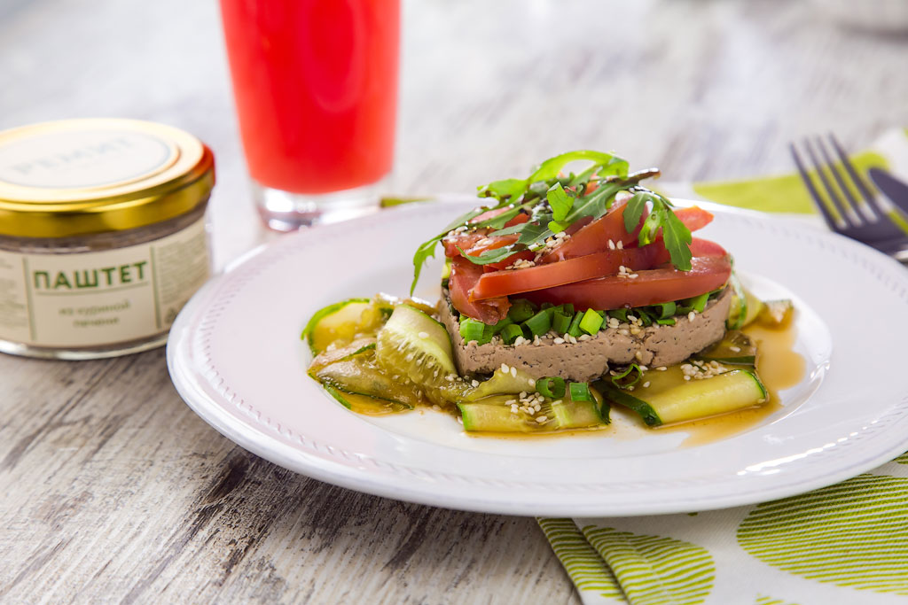 Салат с паштетом и свежими овощами - рецепт от Remit